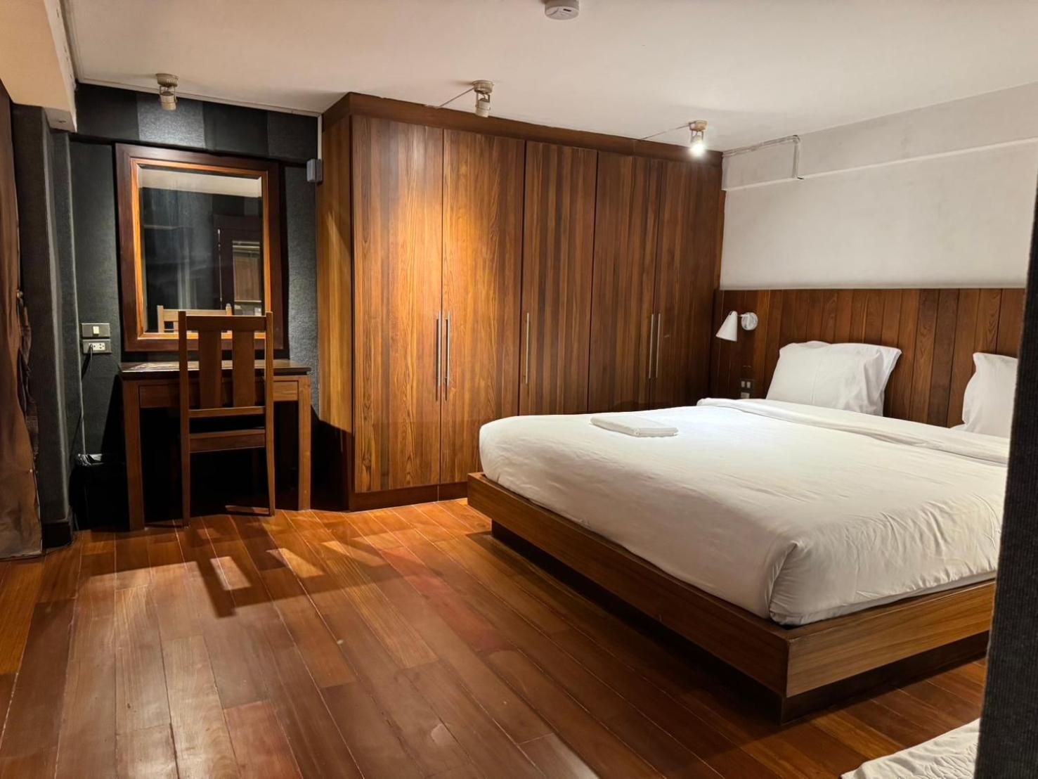 Wish Inn Silom - วิช อินน์ สีลม X Bangkok Exterior photo